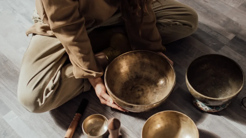 Quiet wellness details prepared for a sound and relaxation experience